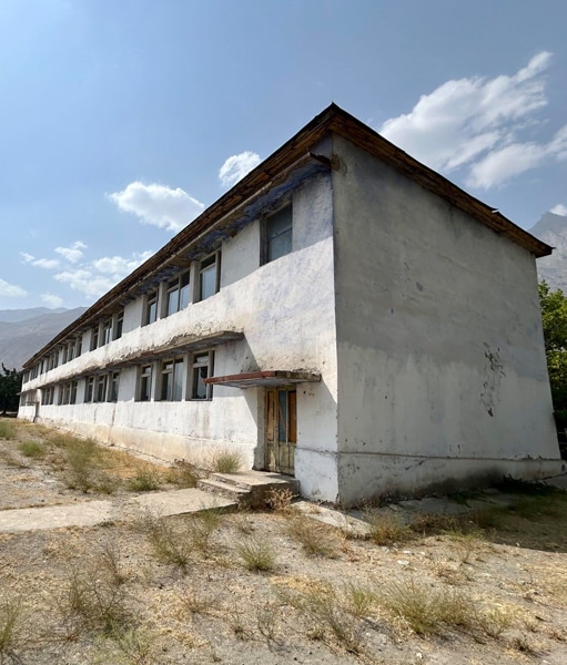 Exterior view school 8 Tajikistan